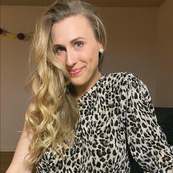 Meet your Posher, Liz - Picture 1 of 1